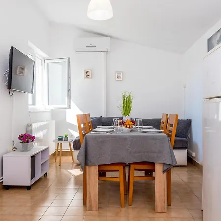 And Dalmatiko Pensionat Vodice