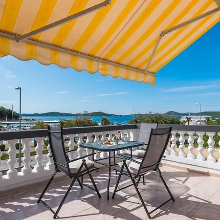Casa de hóspedes And Dalmatiko Vodice