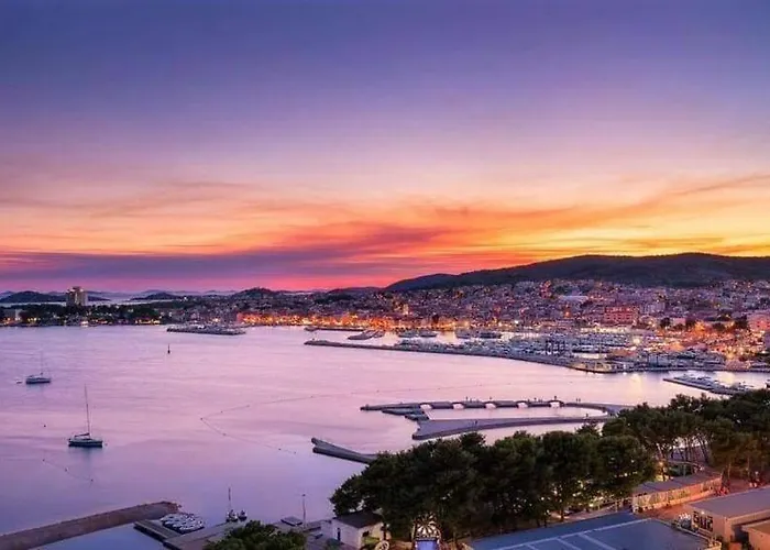 And Dalmatiko ゲストハウス